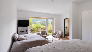 2 soverom, strykejern/-brett og sengetøy