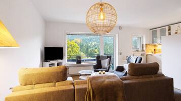 TV, DVD-spiller og stereoanlegg