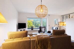 TV, DVD player, stereo - Apartment 'Ferienwohnung Wald-Ausblick' with Private Terrace and Balcony (Willingen (Upland))