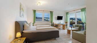 Apartamento 'Fewo Pumuckl' con vistas a la montaña, jardín privado y Wi-Fi