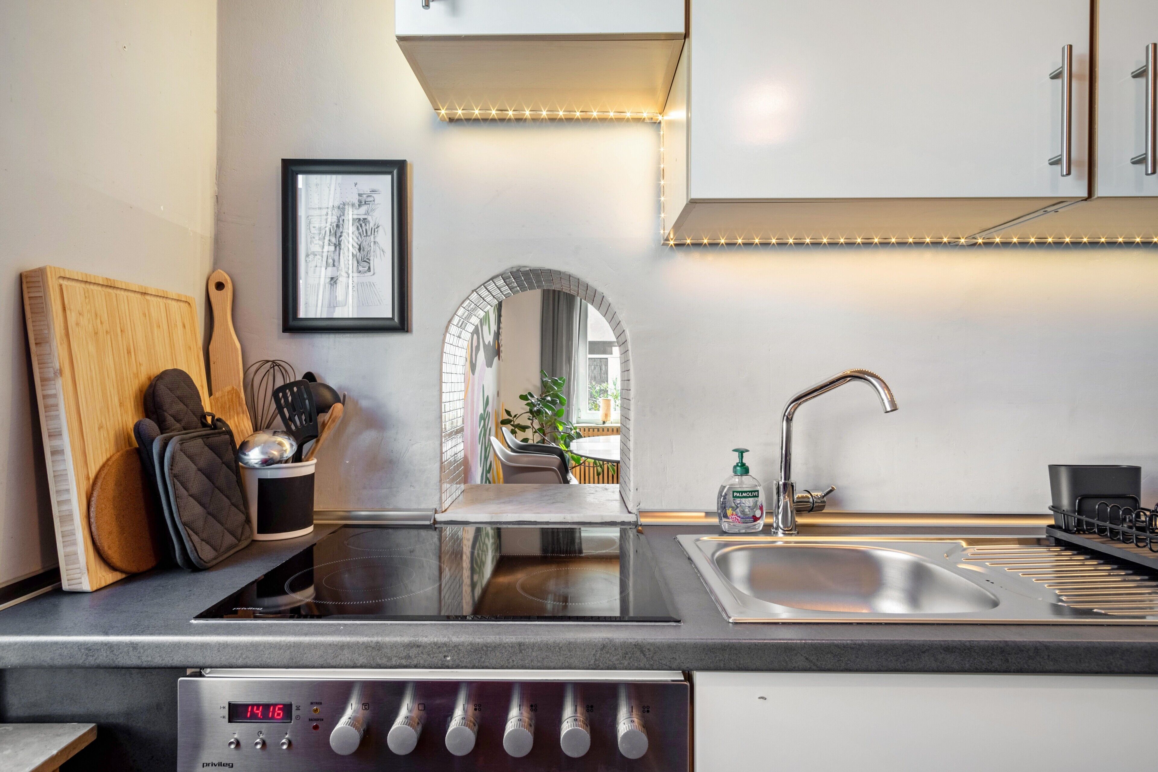 Kühlschrank, Mikrowelle, Ofen, Herdplatte