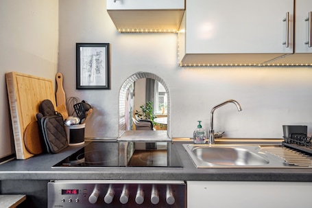 Fridge, microwave, oven, stovetop. Holiday Home 'Casa Noho' with Private Terrace, Private Garden and Wi-Fi