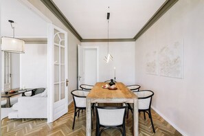 Apartment | 3 bedrooms - Atrani - 3 Bedroom in Eixample Dreta (Barcelona)