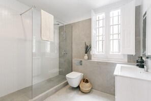 Apartment | 3 bedrooms - Atrani - 3 Bedroom in Eixample Dreta (Barcelona)