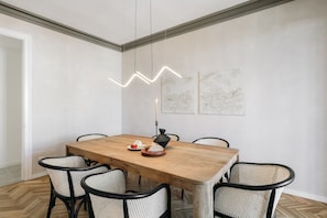 Apartment | 3 bedrooms - Atrani - 3 Bedroom in Eixample Dreta (Barcelona)