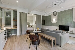 Apartment - Paestum - Studio and Balcony in Eixample Esquerra (Barcelona)