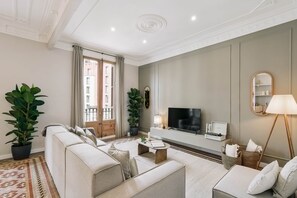 Apartment - Velino - 4 Bedrooms and Office in Sant Antoni (Barcelona)