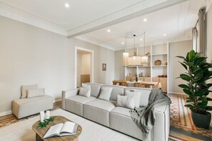 Apartment - Velino - 4 Bedrooms and Office in Sant Antoni (Barcelona)