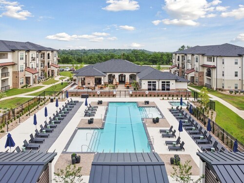 Modern 1-Bed/1-Bath Apartment in 2024 Complex - Owasso, OK