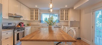 Spacious 6BR Home with Theater & Private Hot Tub