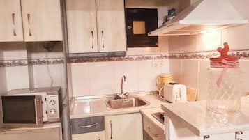 Apartment, 1 Bedroom, City View | Private kitchen