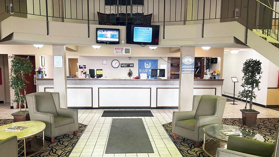Blue Way Inn & Suites La Crosse