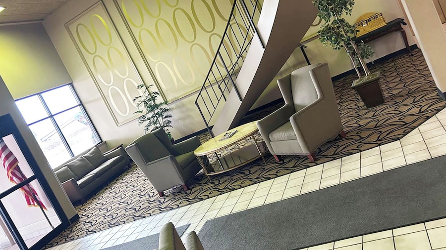 Blue Way Inn & Suites La Crosse