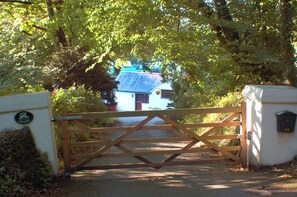 Property grounds - Daisy Cottage Berrynarbor near Broadsands beach (Berrynarbor)