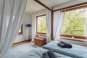 5 bedrooms, desk, iron/ironing board, travel cot - Home port Hanover, 160 sqm house with pool, sauna and garden (Hannover)