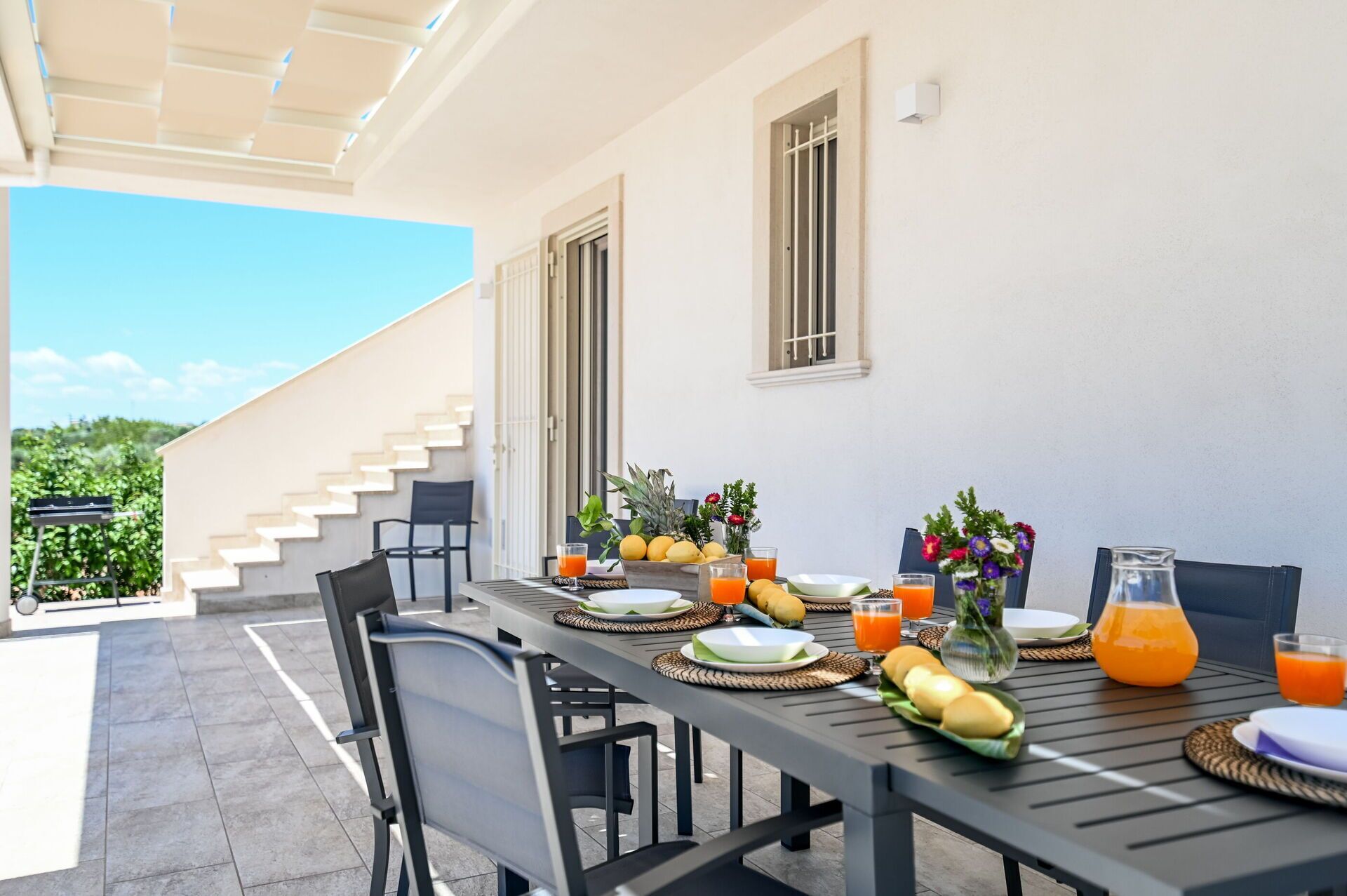 屋外ダイニングエリア