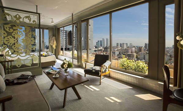 Suit Quadruple Room | Minibar, in-room safe, laptop workspace, soundproofing - The Cettia İstanbul (Istanbul)