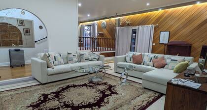 Cozy room in large home pvt bath, w/wifi, AC, parkng/hiking trails, shpping mall