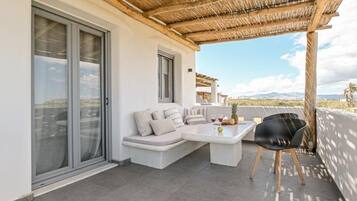 4 Bedroom Deluxe Villa Private Pool V1 | Terrace/patio