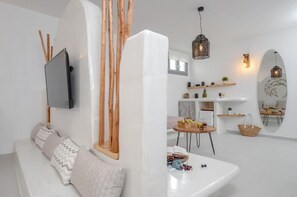 3 Bedroom Deluxe Villa Private Pool V3 | In-room safe, individually furnished, soundproofing, iron/ironing board - White Cocoon Exclusive villas (Naxos)