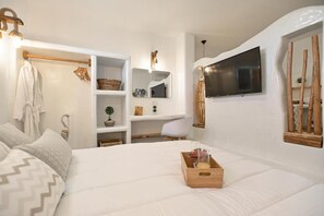 3 Bedroom Deluxe Villa Private Pool - V2 | In-room safe, individually furnished, soundproofing, iron/ironing board - White Cocoon Exclusive villas (Naxos)