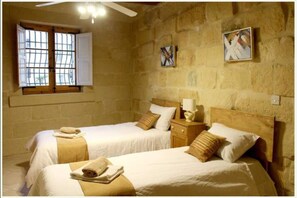 3 bedrooms, iron/ironing board, WiFi, bed sheets