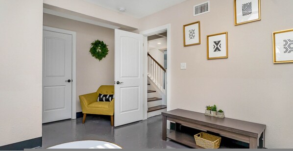 Apartment | 2 bedrooms - Sawgrass Lane Unit 1 Walk to the Beach (Virginia Beach)