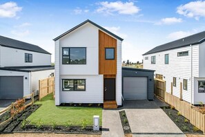 Exterior - Hideaway in Green Hill Park (Hamilton)
