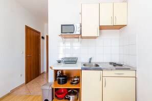 Fridge, microwave, stovetop - Apartments Princ Hrvoje- Studio With Balcony (Dubrovnik)