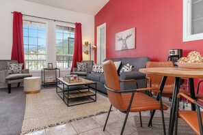 Televisión y chimenea