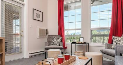 Red Roost: Unit 2014B 1BR at Mountain View Villas
