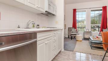 Refrigerador, microondas, parrilla de estufa y lavavajillas