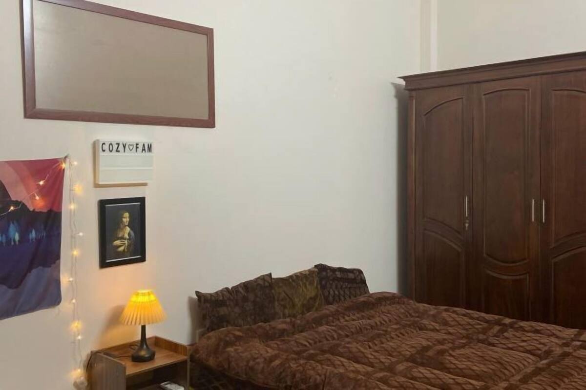 Cortinas blackout, wifi gratis y ropa de cama 