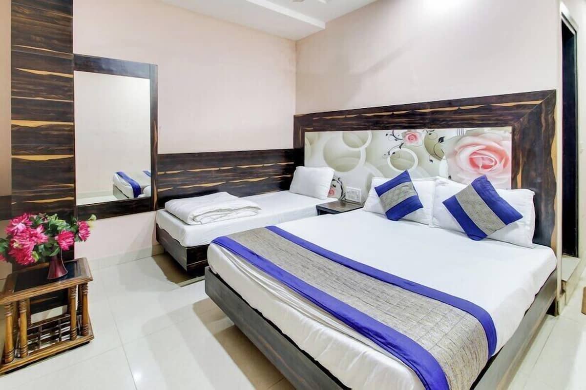 Deluxe Double Room, City View | Hypo-allergenic bedding available, WiFi (free), bed sheets