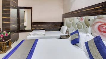 Hypo-allergenic bedding, free WiFi, bed sheets