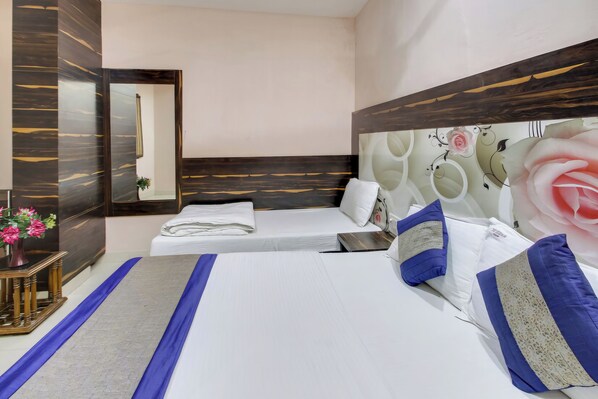 Hypo-allergenic bedding, free WiFi, bed sheets - Hotel Sunrise DX (New Delhi)