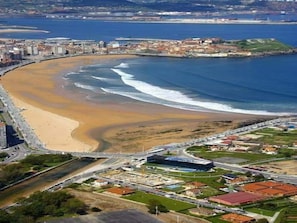 Beach - Cozy double room with private bathroom (Luarca)