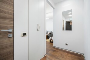 Deluxe Apartment, Balcony, Park View | 1 bedroom, blackout drapes, soundproofing, free WiFi - Apartment on Nezavisimosti 74 (Minsk)