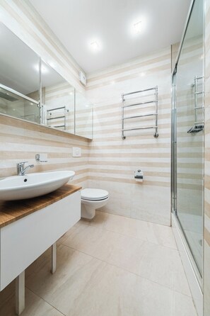 Căn hộ Deluxe, ban công, quang cảnh công viên | Phòng tắm