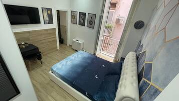 Dea | 1 bedroom, in-room safe, desk, laptop workspace
