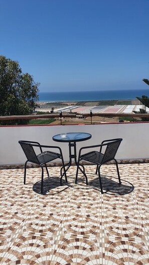 Outdoor dining - Nice house with sea view douar Oualed Hlal, 8km from Oualidia (Oualidia)