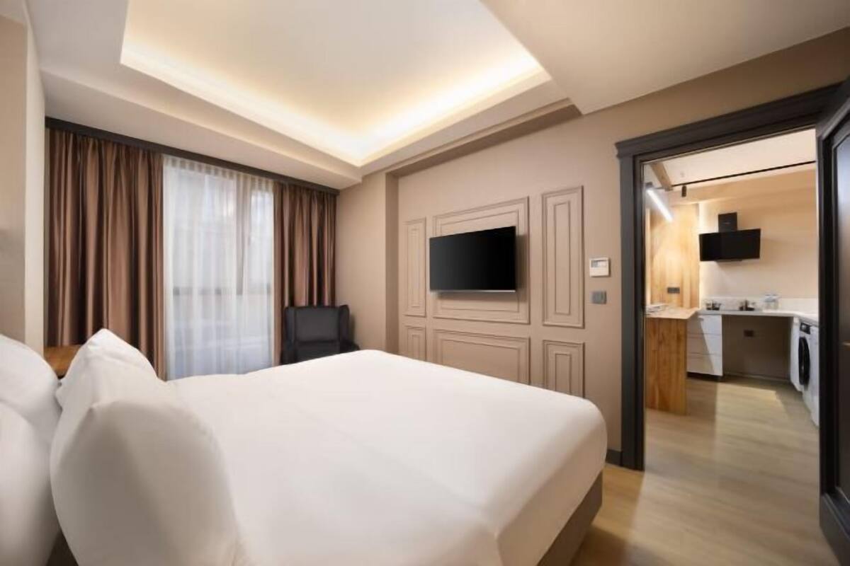 Select Comfort beds, desk, laptop workspace, soundproofing