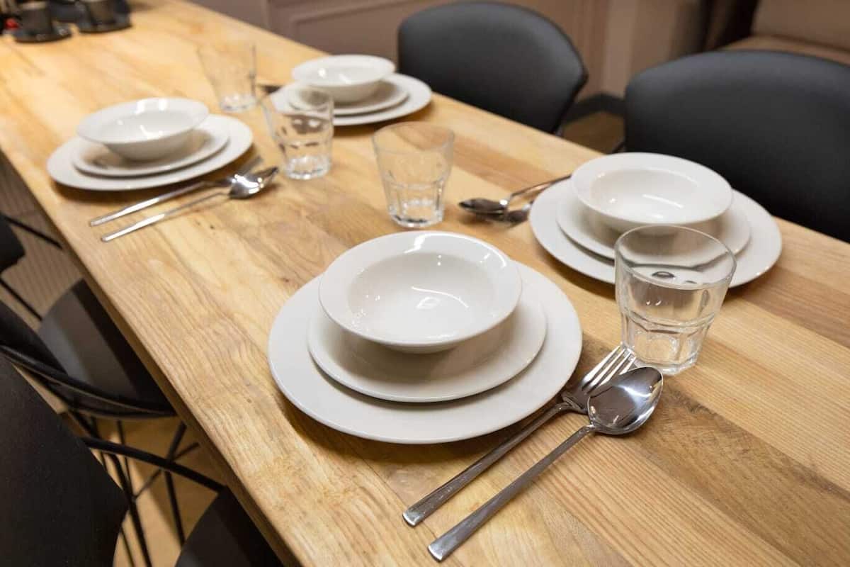 Desk, laptop workspace, free WiFi, bed sheets