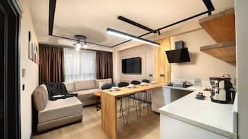 Desk, laptop workspace, free WiFi, bed sheets