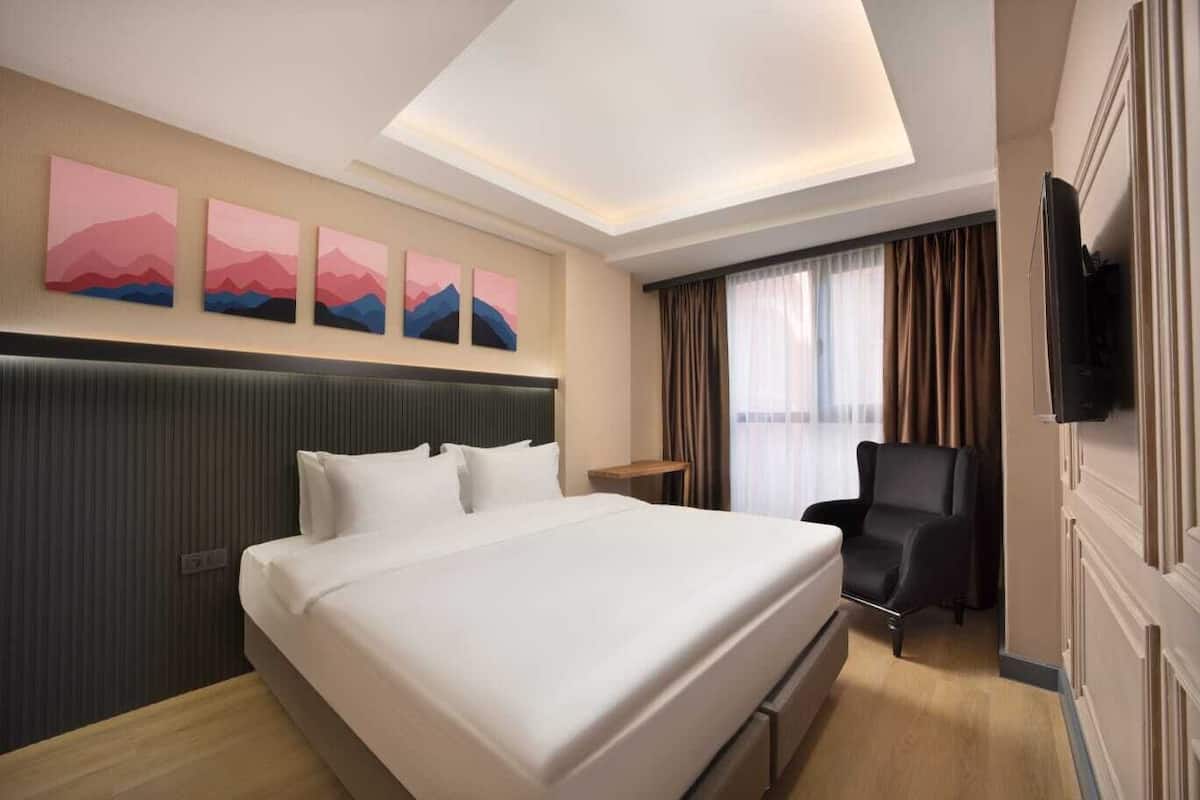 2 bedrooms, desk, laptop workspace, free WiFi