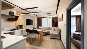 2 habitaciones, escritorio y espacio para trabajar con laptop