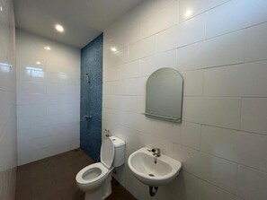 Kostenlose Toilettenartikel, Handtücher, Seife, Shampoo