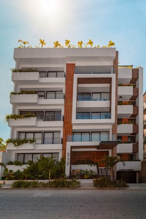 Exterior - Stylish 1bd condo, ground floor and rooftop! 1BD Condo for rent in Versalles, Pu (Puerto Vallarta)