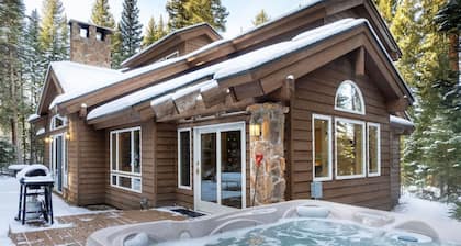 Trailside Mountain Retreat with Private Hot Tub