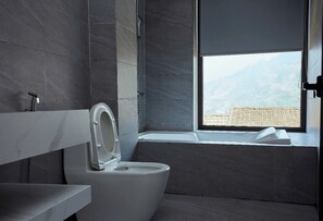 Leilighet, fjellutsikt | Bad | Dusj, toalettartikler (inkludert), hårføner og tøfler